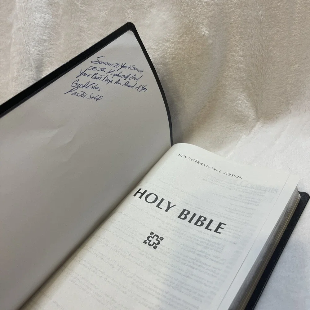 Zondervan NIV Holy Bible Black‎ Bonded Leather Personalized 9780310435648